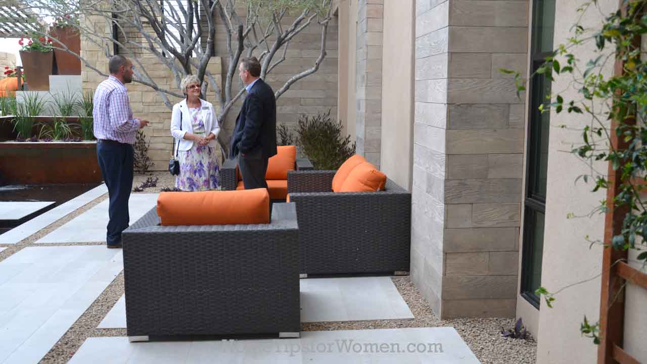 #entryways-lower-courtyard-chairs-adeoro-canyon-toll-brothers-phoenix-arizona-ht4w1280