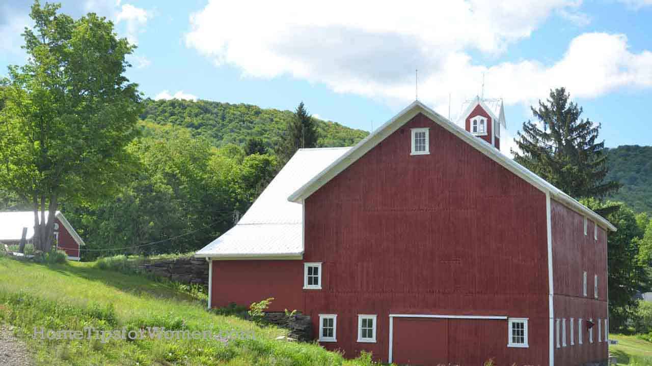 country barns dot the American landscape with most of them red